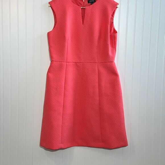 Tahari Melon Colored V Front Sleeveless Dress Size 12 Midi Length - Picture 1 of 12